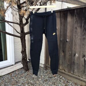 Nike Tech Fleece Joggers Tapered Leg Black Size XS Gold Logo Men’s